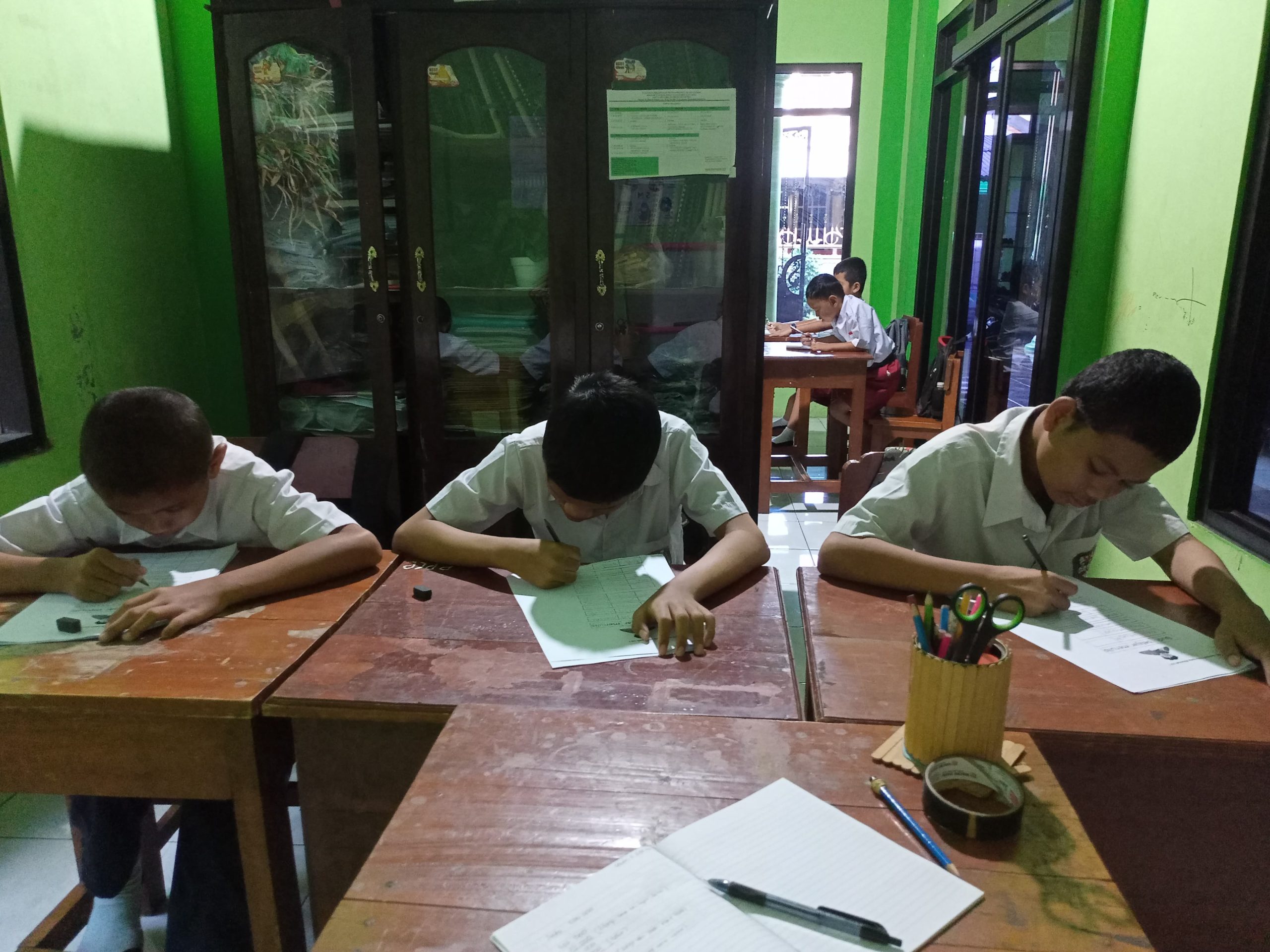 Suasana Pembelajaran Tahun Ajaran 2024/2025 di SLB-CG YPPCG Bina Sejahtera Surakarta Penuh Semangat dan Keceriaan